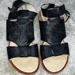 Koolaburra Santae barbare WOMENS sandals 7.5, dark navy